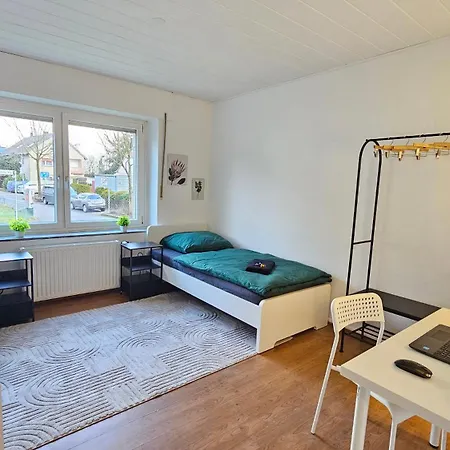 4 Zimmer, Terrasse, Großer Parkplatz, Anbindung, Free Wifi Apartment *