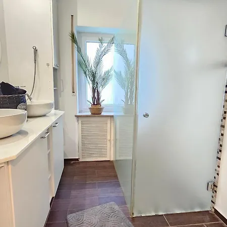 Apartment 4 Zimmer, Terrasse, Großer Parkplatz, Anbindung, Free Wifi Herford