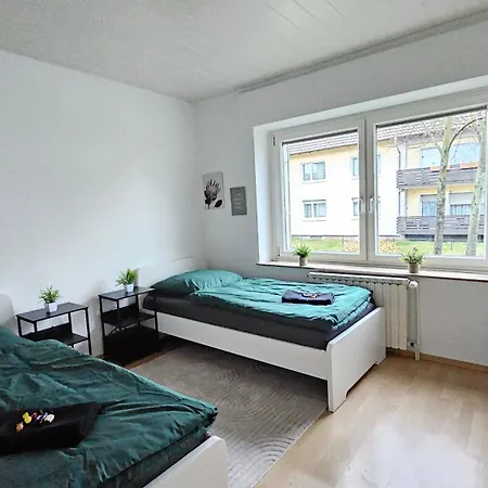 Apartment 4 Zimmer, Terrasse, Großer Parkplatz, Anbindung, Free Wifi