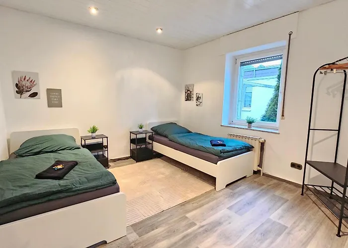 4 Zimmer, Terrasse, Grosser Parkplatz, Anbindung, Free Wifi *