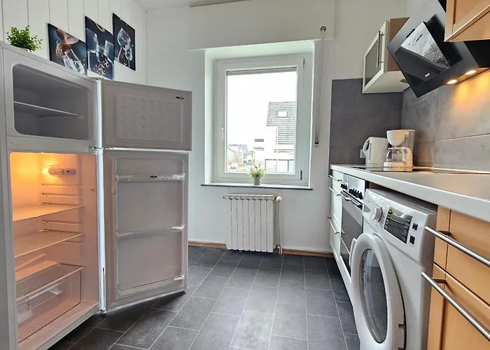 4 Zimmer, Terrasse, Grosser Parkplatz, Anbindung, Free Wifi