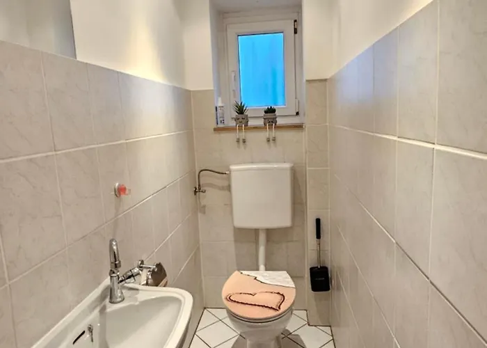 4 Zimmer, Terrasse, Grosser Parkplatz, Anbindung, Free Wifi