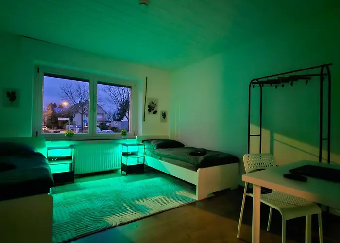 4 Zimmer, Terrasse, Grosser Parkplatz, Anbindung, Free Wifi *